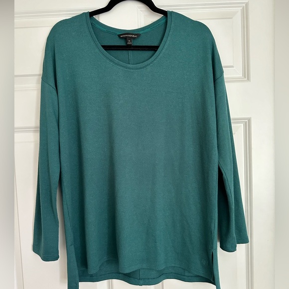 NWOT* Banana Republic Rayon Sweater - Size M - Picture 1 of 3